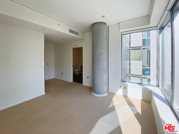 $3,500 | 1155 South Grand Avenue, Unit 401, Los Angeles, CA 90015