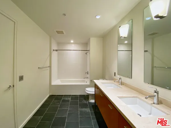 $3,500 | 1155 South Grand Avenue, Unit 401, Los Angeles, CA 90015