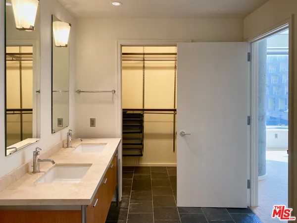$3,500 | 1155 South Grand Avenue, Unit 401, Los Angeles, CA 90015