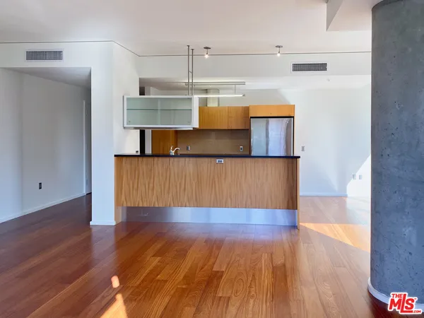 $3,500 | 1155 South Grand Avenue, Unit 401, Los Angeles, CA 90015