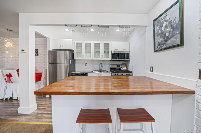 $224,000 | 460 Old Town Road, Unit 5L, Port Jefferson Station, NY 11776