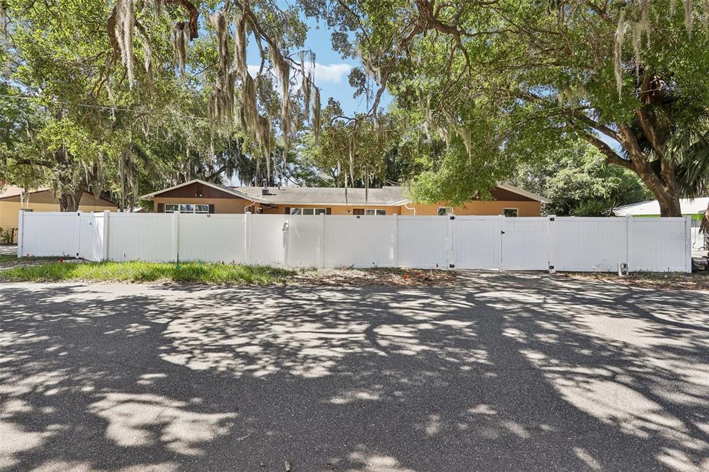 201 Rosefield Avenue Leesburg, FL 34748 - Photo 2 of 43 a view of a backyard of house