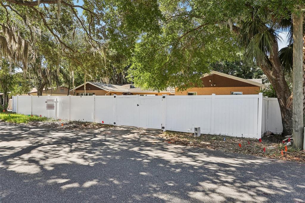 201 Rosefield Avenue Leesburg, FL 34748 - Photo 3 of 43 a backyard of a house