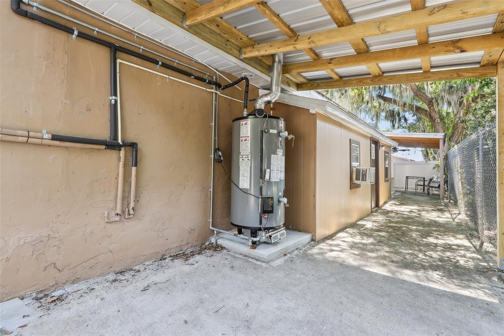 201 Rosefield Avenue Leesburg, FL 34748 - Photo 43 of 43 a view of a garage
