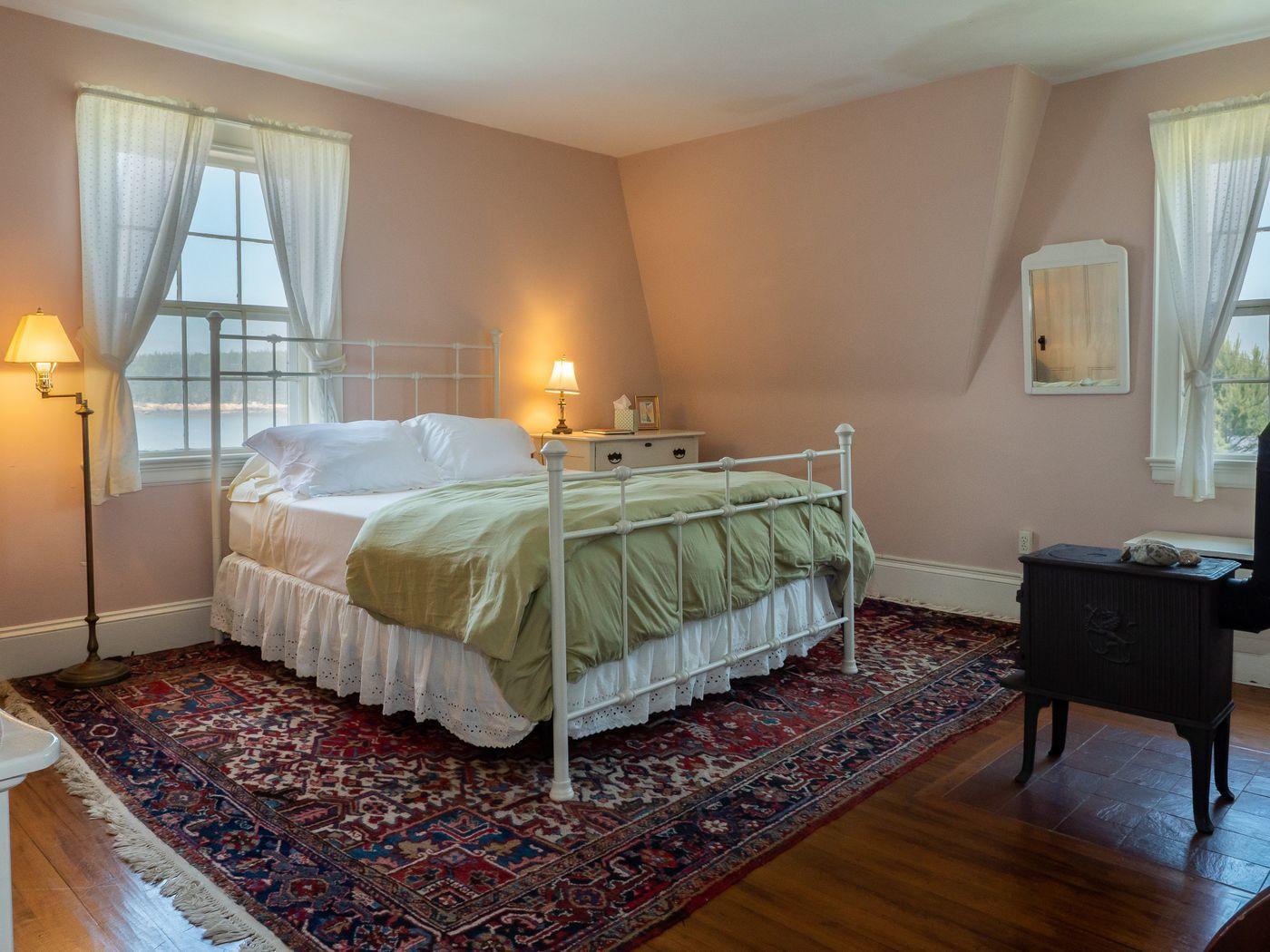 99 Lighthouse Road Isle Au Haut, ME 04645 - Photo 12 of 33 W13-ME1968-KeepersHouse13