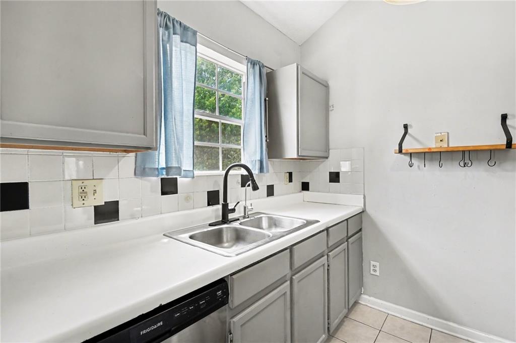 5891 Crescent Ridge Court Lithonia, GA 30058 - Photo 12 of 28