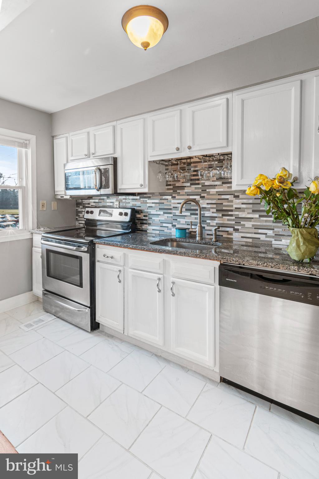 377 Marydell Road Baltimore, MD 21229 - Photo 11 of 35 Built-In Microwave and Dishwasher