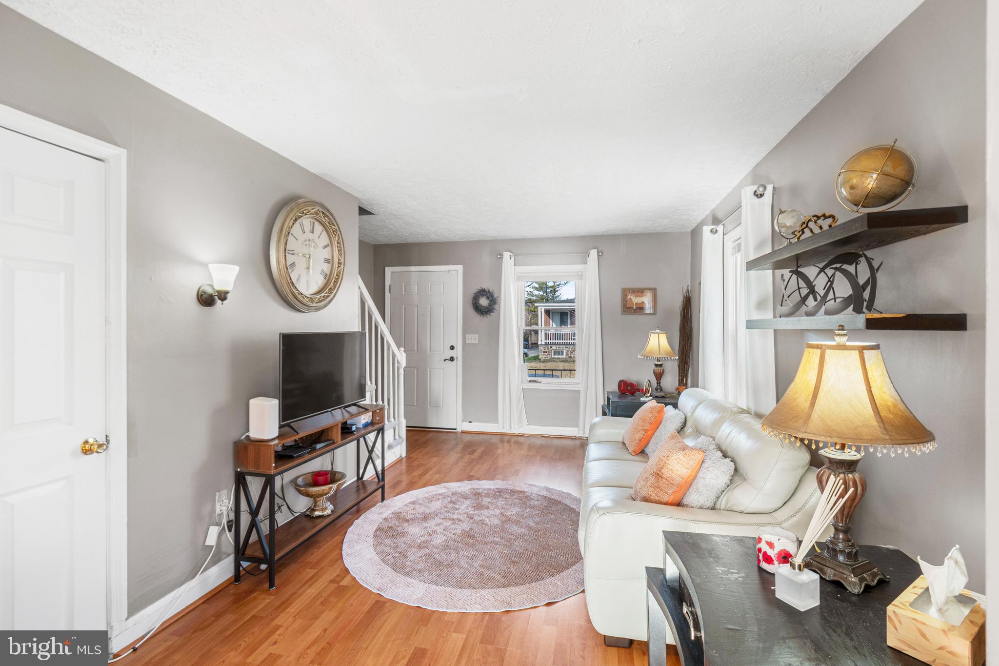 377 Marydell Road Baltimore, MD 21229 - Photo 6 of 35 Primary Living Area