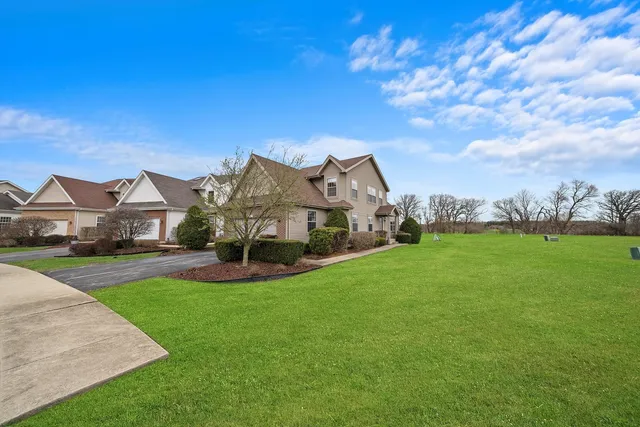 $319,900 | 286 Sunset Boulevard, Beecher, IL 60401