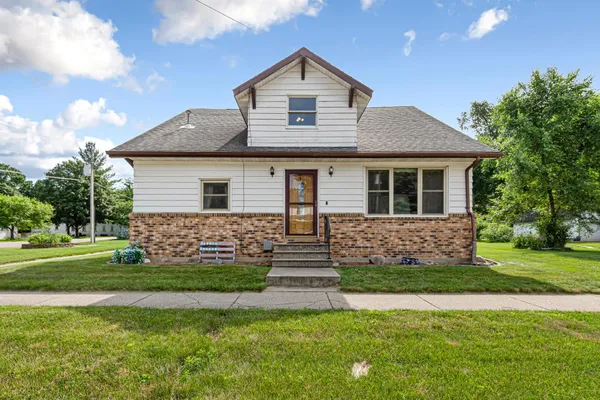 $289,900 | 240 North Rice Street, Kasota, MN 56050