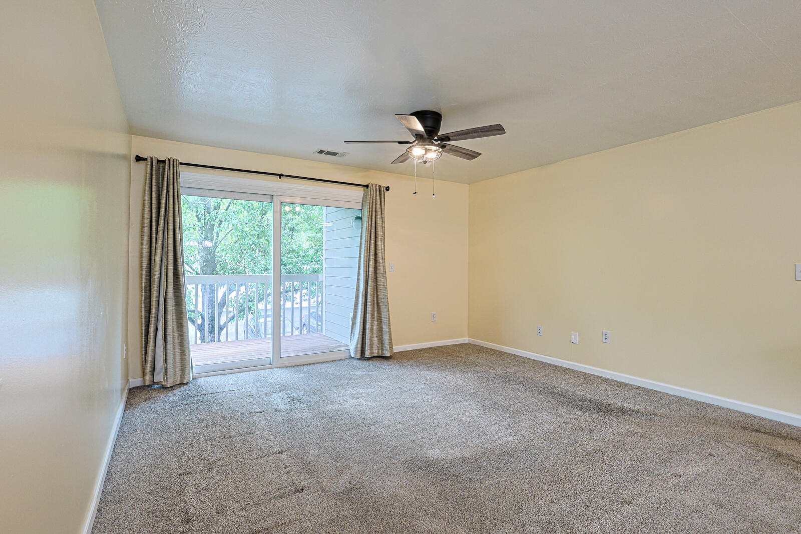 [82]-Living-Room-2