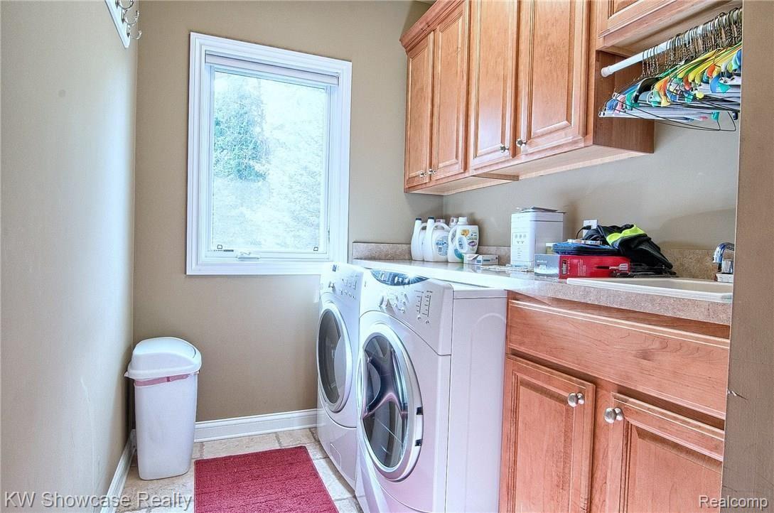 5477 Boulderwood Ridge Clarkston, MI 48348 - Photo 46 of 59 Laundry_Room.jpg
