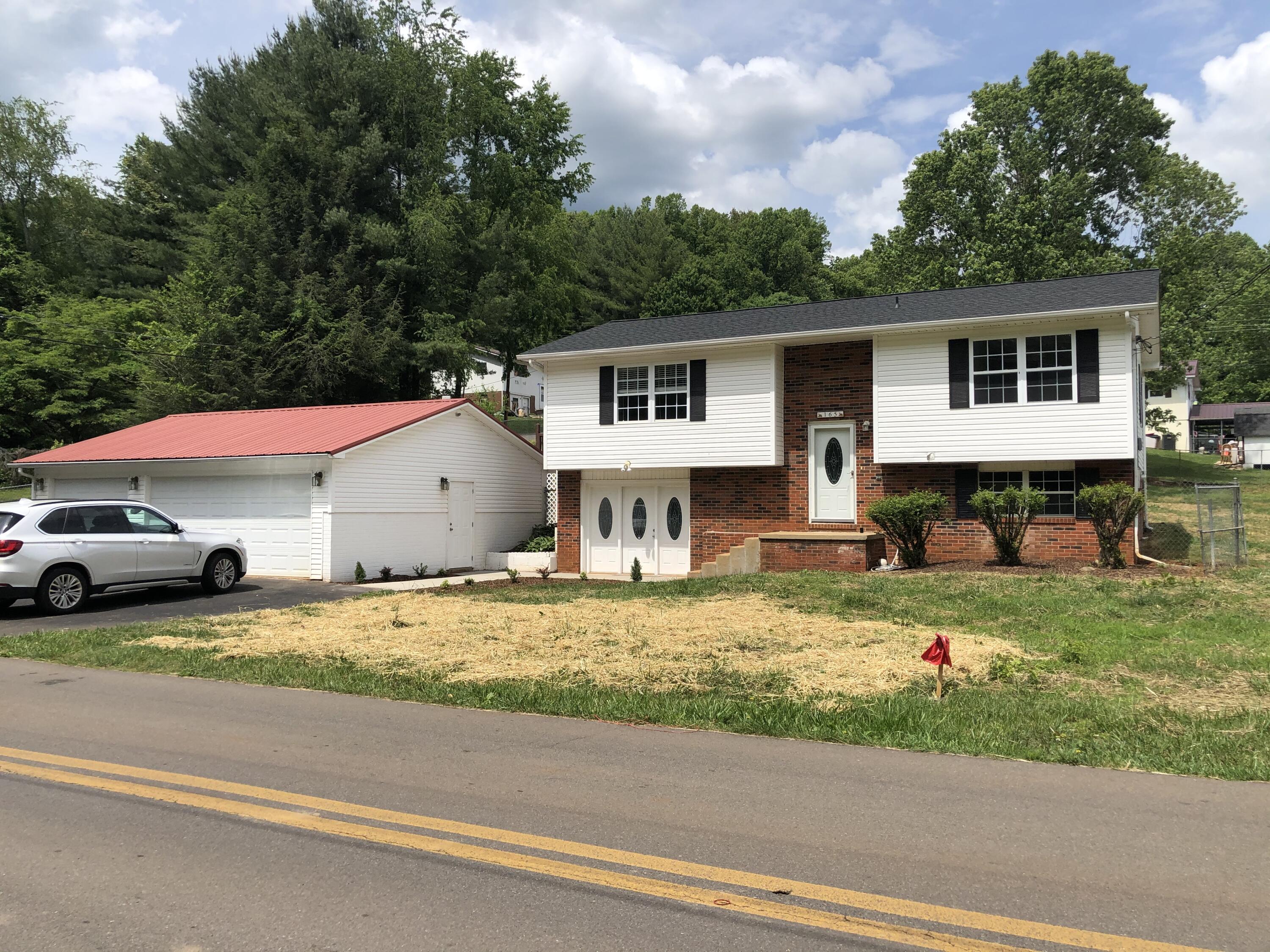 165 Earl Williams Road Elizabethton, TN 37643 - Photo 2 of 23 IMG-7327