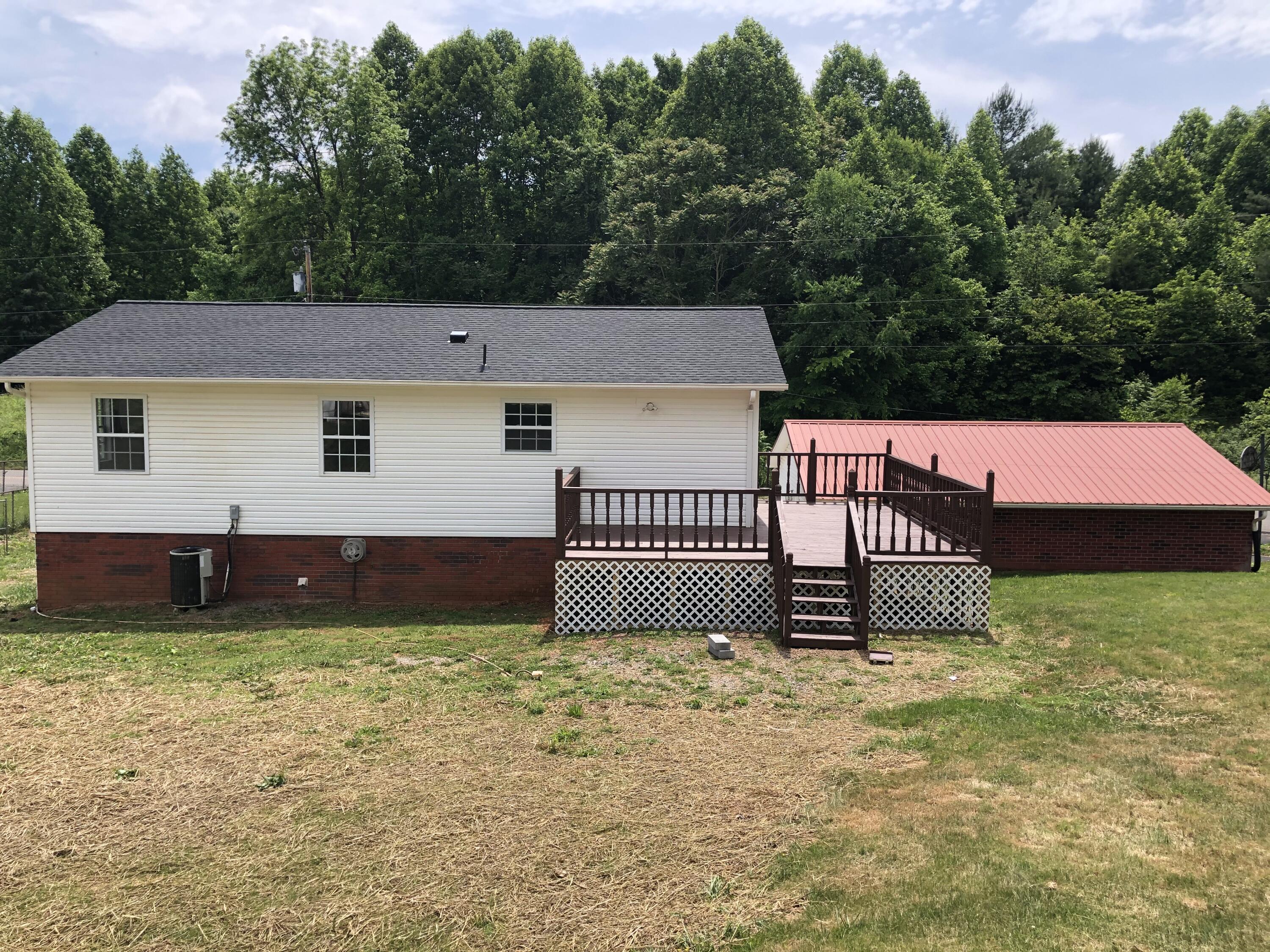 165 Earl Williams Road Elizabethton, TN 37643 - Photo 4 of 23 IMG-7310