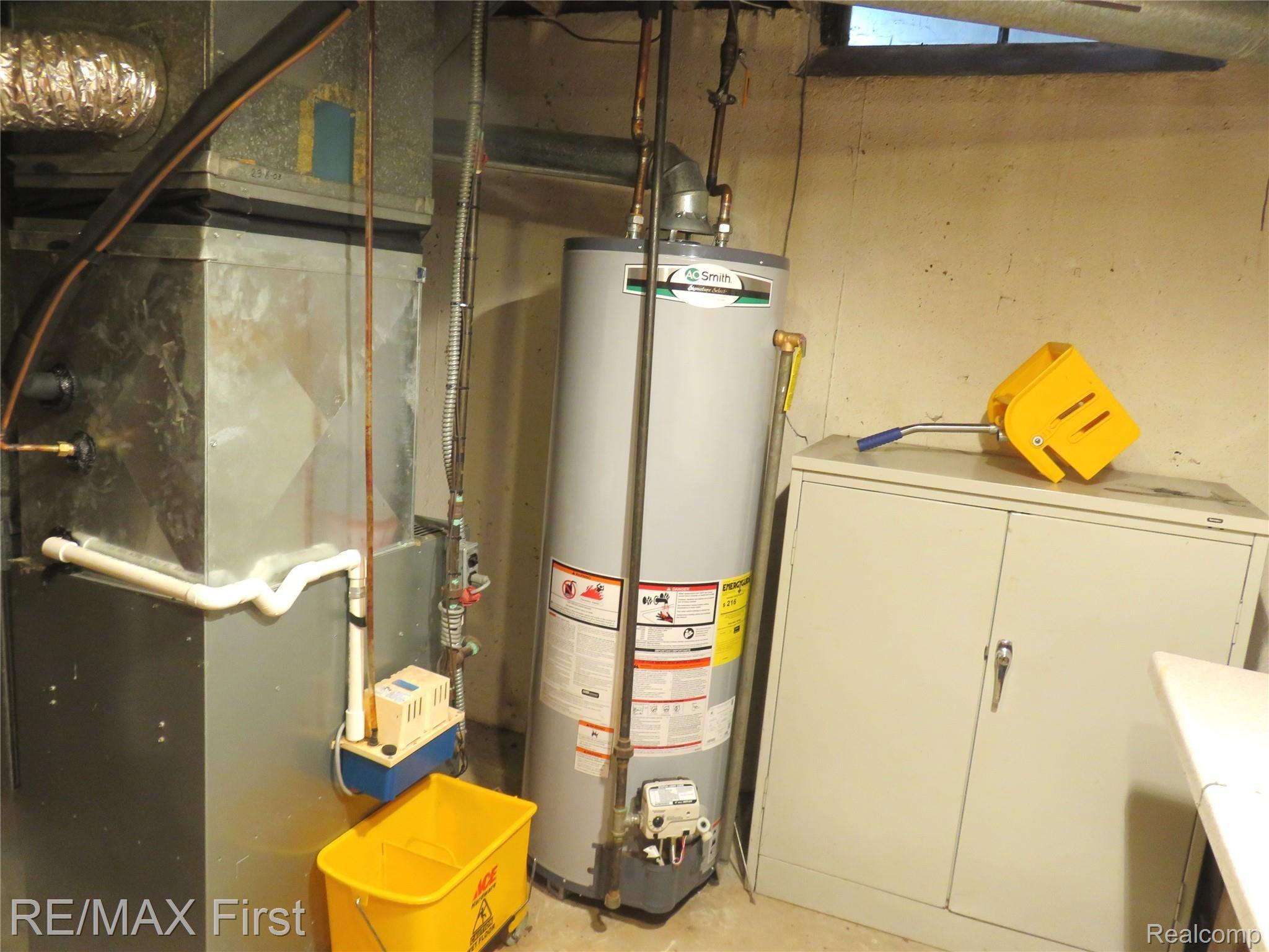 2011 Common Road Warren, MI 48092 - Photo 16 of 17 2011 Common Furnace Water heater.JPG