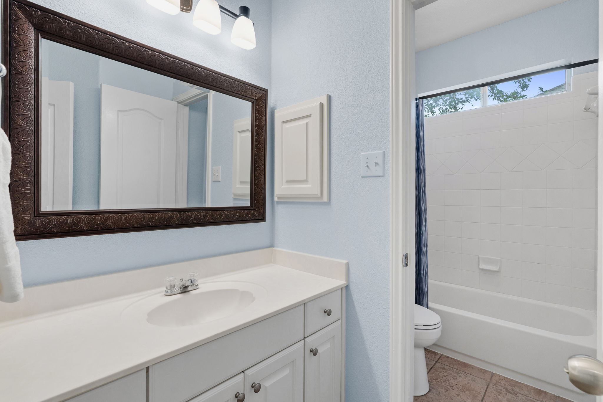 11532 Lafitte Lane Austin, TX 78739 - Photo 33 of 40 Jack and Jill Bathroom