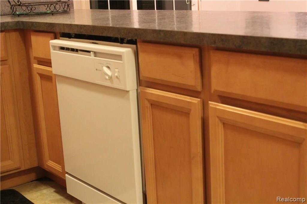 31365 Rayburn Livonia, MI 48154 - Photo 8 of 13 Gallery Image 8