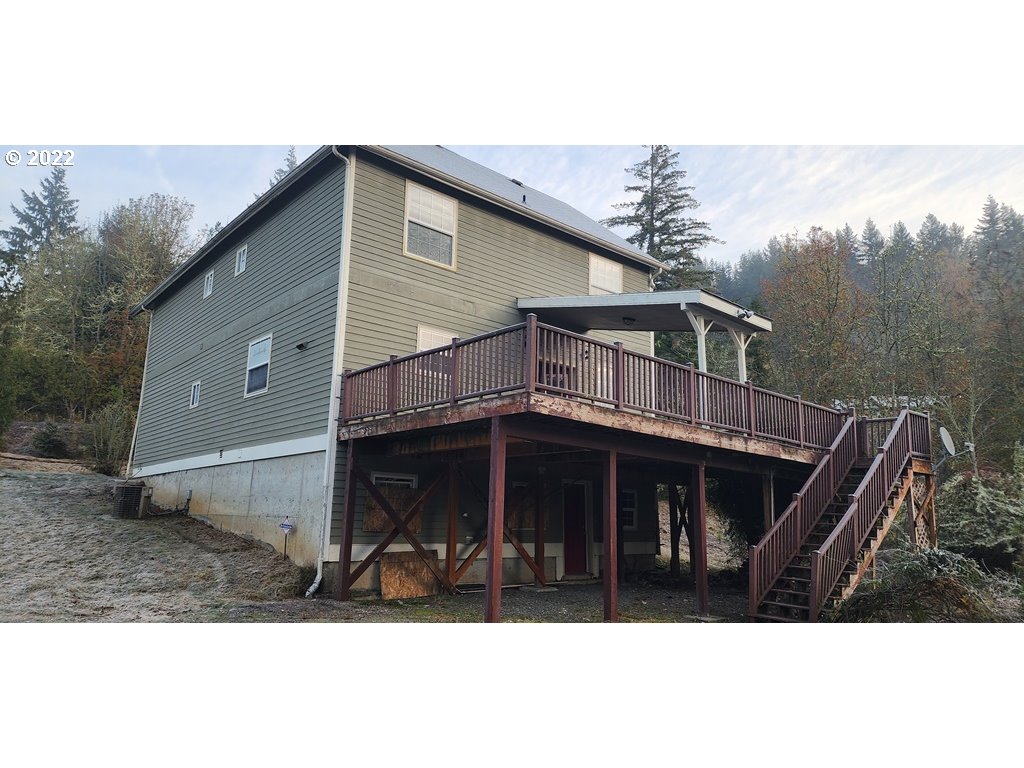 326 P G Sweet Road Kelso, WA 98626 - Photo 2 of 15 a view of a house with a balcony