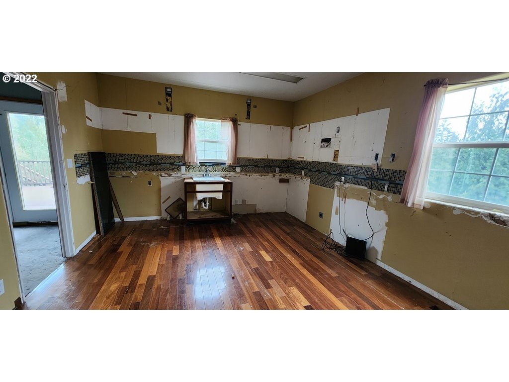 326 P G Sweet Road Kelso, WA 98626 - Photo 7 of 15 view of kitchen with sink and wooden floor