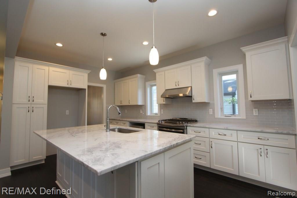656 Ruffner Avenue Birmingham, MI 48009 - Photo 6 of 26 IMG_5454.JPG
