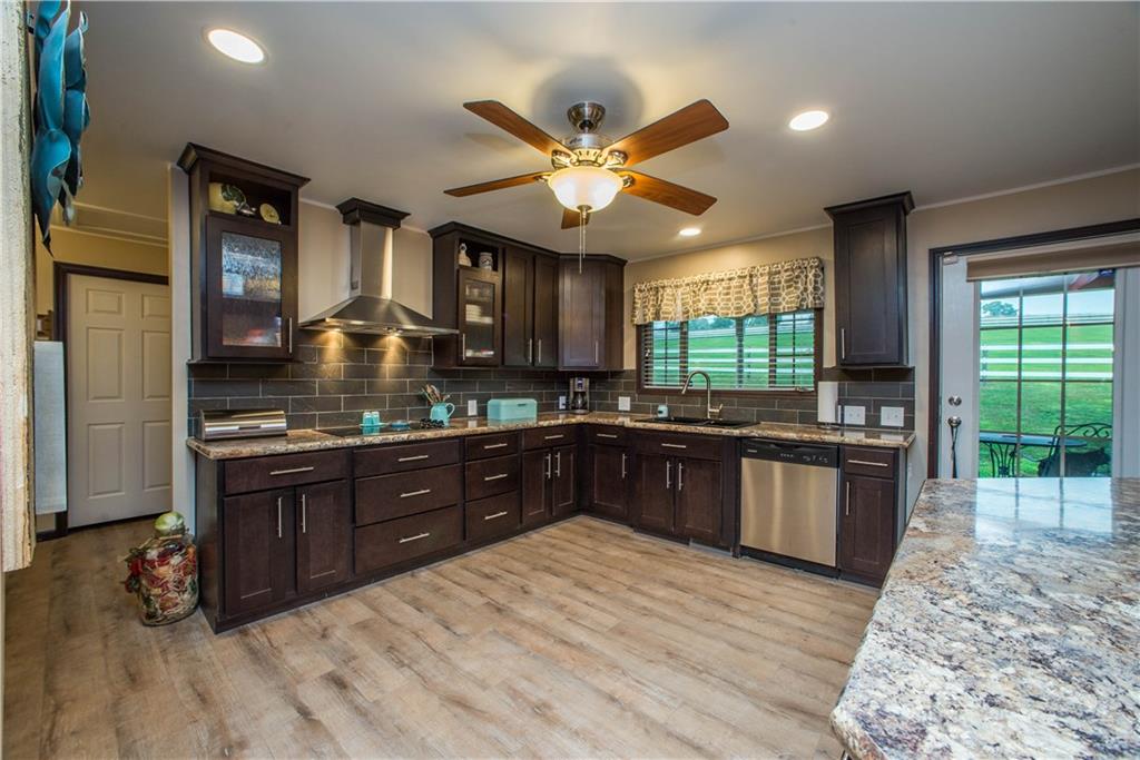 333 Rural Valley Road Claysville, PA 15323 - Photo 9 of 25 Beautiful and Spacious Kitchen!