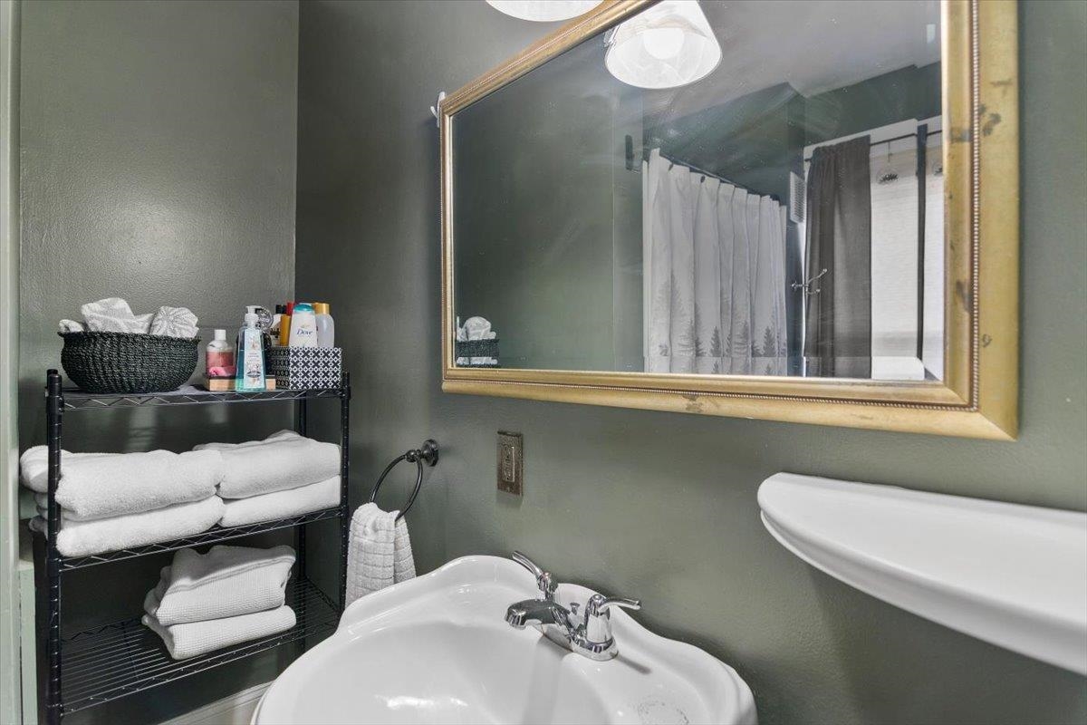 218 Union Street Bennington, VT 05201 - Photo 11 of 39