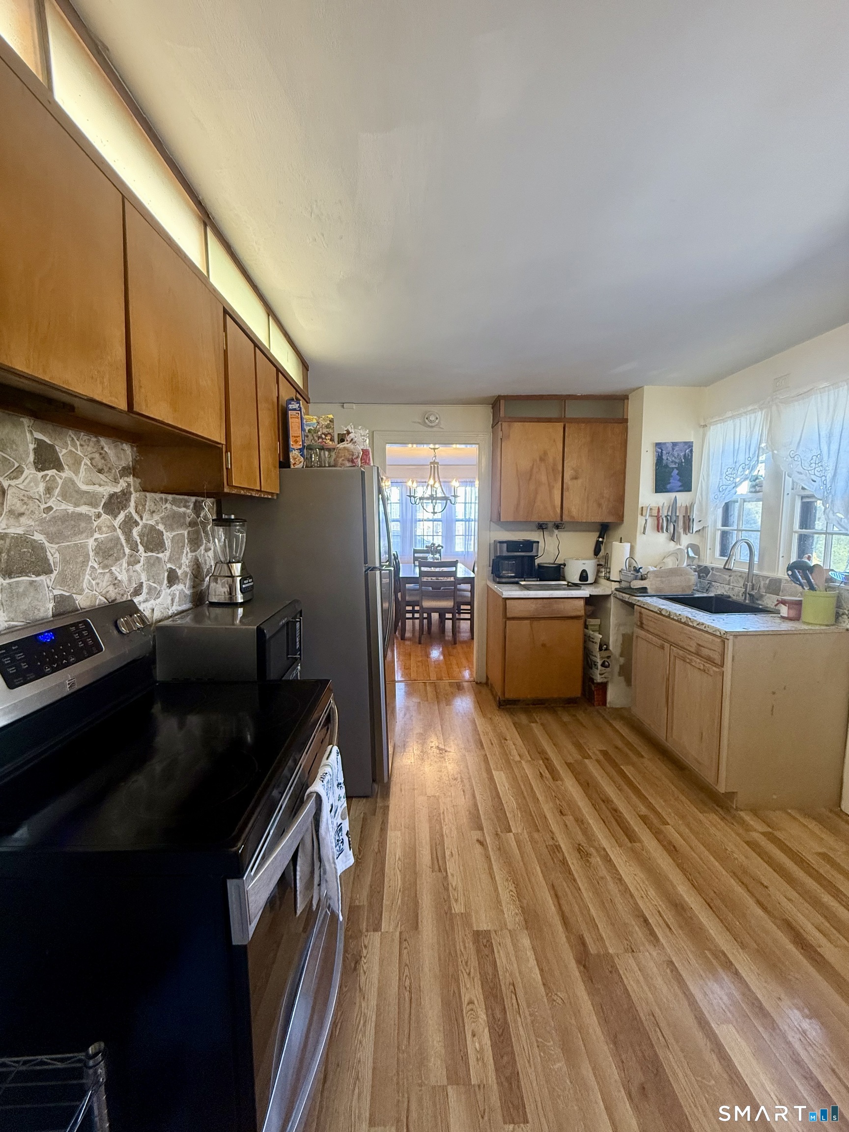 52 Gerard Street Manchester, CT 06040 - Photo 15 of 38