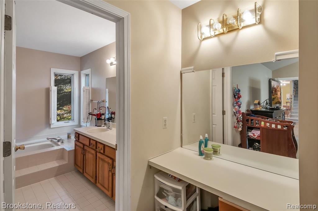 2041 Reagan Drive Rochester Hills, MI 48309 - Photo 12 of 27