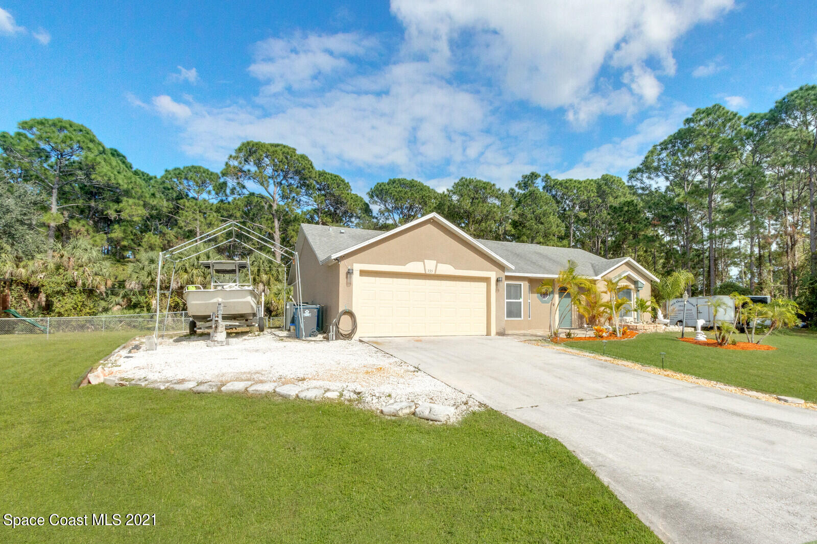 335 Gordon Road Northwest Palm Bay, FL 32907 - Photo 3 of 58 a front view of a house with a garden and yard