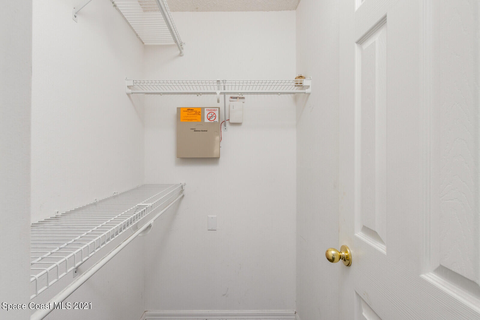 335 Gordon Road Northwest Palm Bay, FL 32907 - Photo 24 of 58 a bathroom with a shower