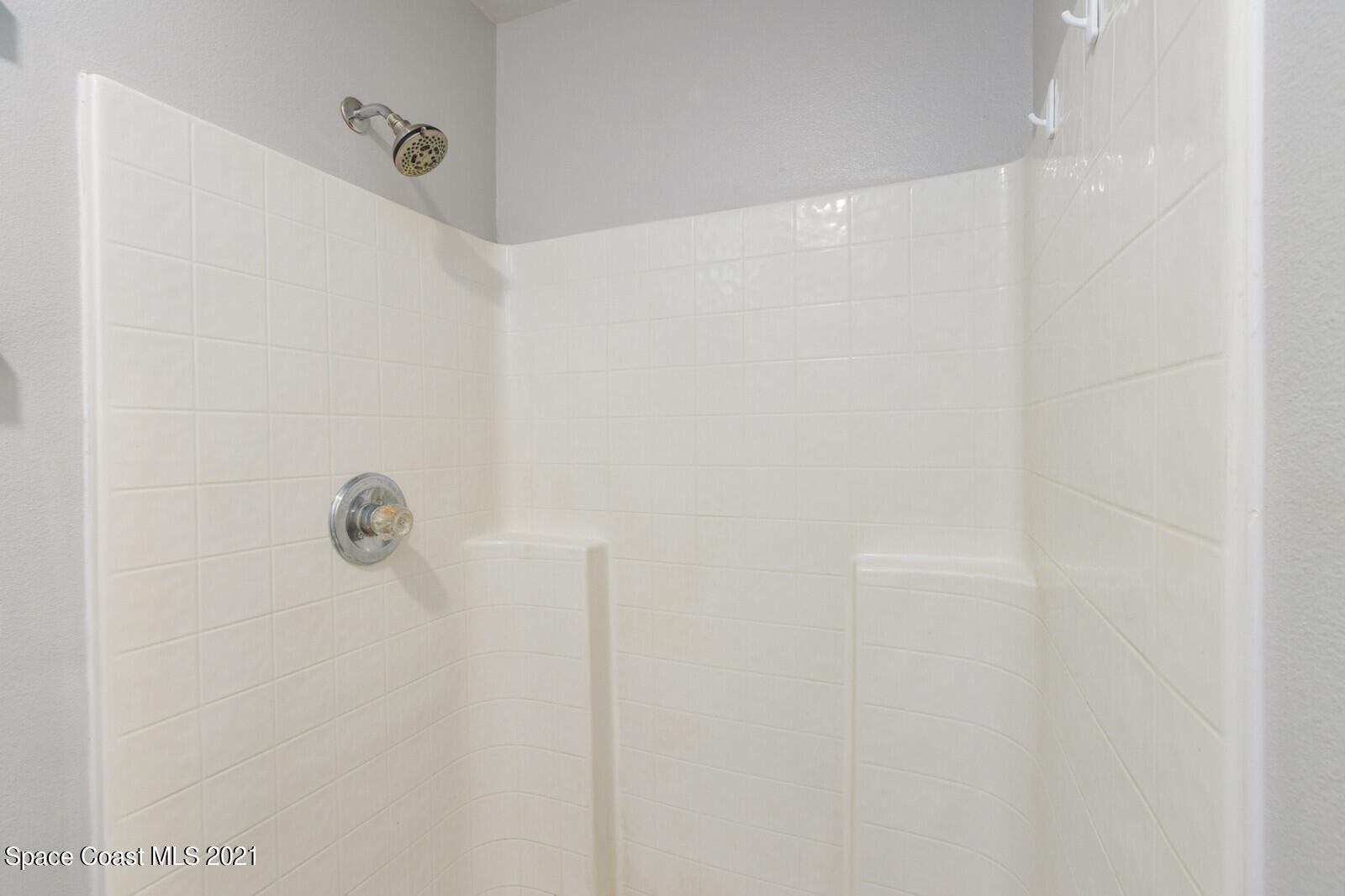 335 Gordon Road Northwest Palm Bay, FL 32907 - Photo 27 of 58 a bathroom with a shower