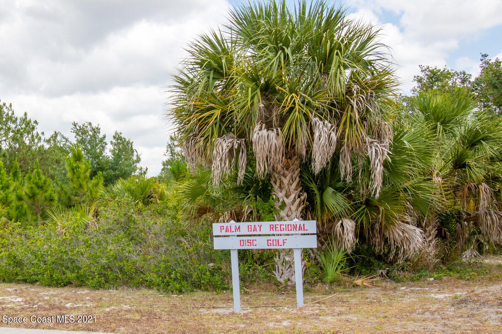 335 Gordon Road Northwest Palm Bay, FL 32907 - Photo 55 of 58 a sign that is on a brick wall