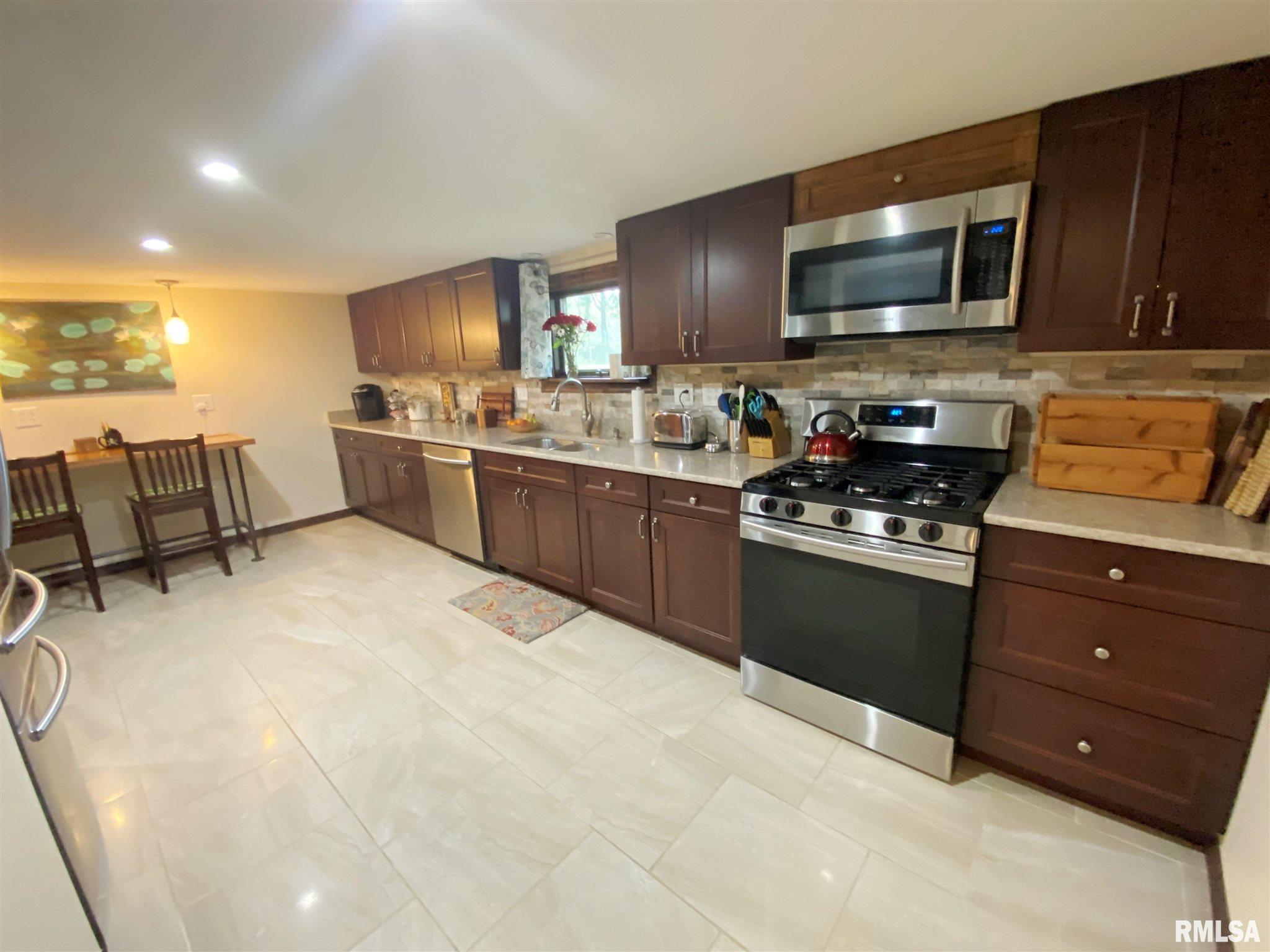 2601 East Keys Avenue Springfield, IL 62702 - Photo 5 of 40 Gallery Image 5