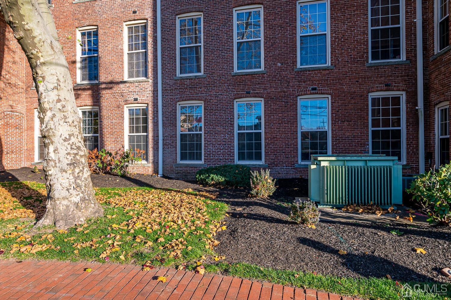 40 Washington Avenue, Unit 9 Milltown, NJ 08850 - Photo 6 of 43 a front view of a house with a garden