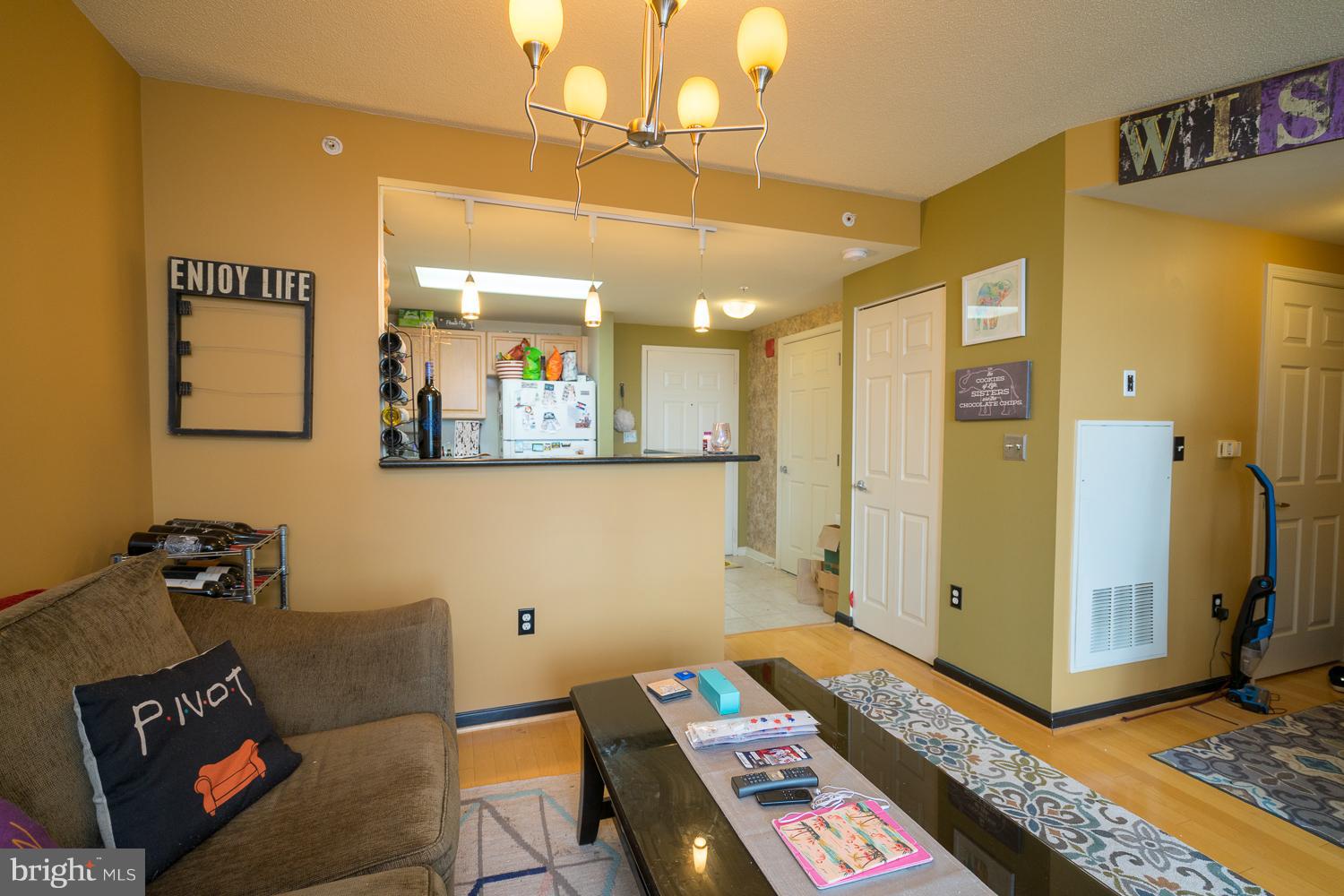 2726 Gallows Road, Unit 1002 Vienna, VA 22180 - Photo 5 of 18 Interior (General)
