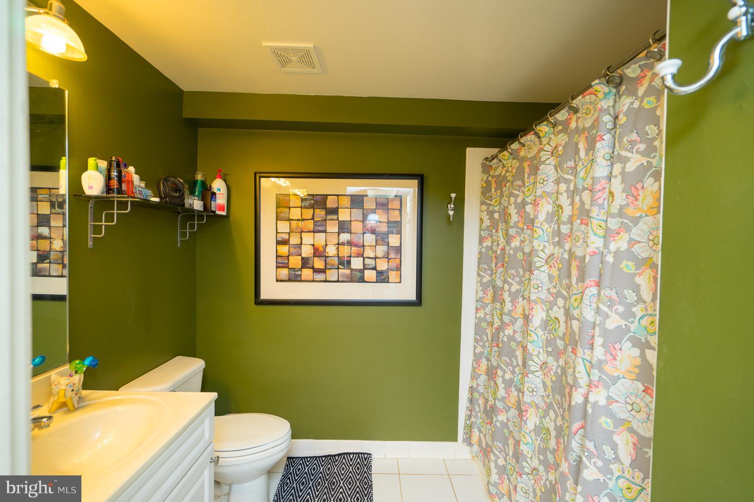 2726 Gallows Road, Unit 1002 Vienna, VA 22180 - Photo 7 of 18 Bath