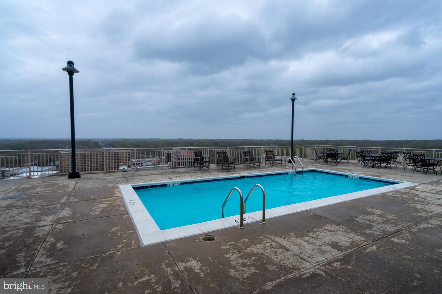 2726 Gallows Road, Unit 1002 Vienna, VA 22180 - Photo 9 of 18 Rooftop Pool