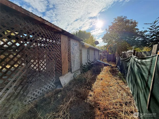 $240,000 | 1288 1st Avenue South, Okanogan, WA 98840