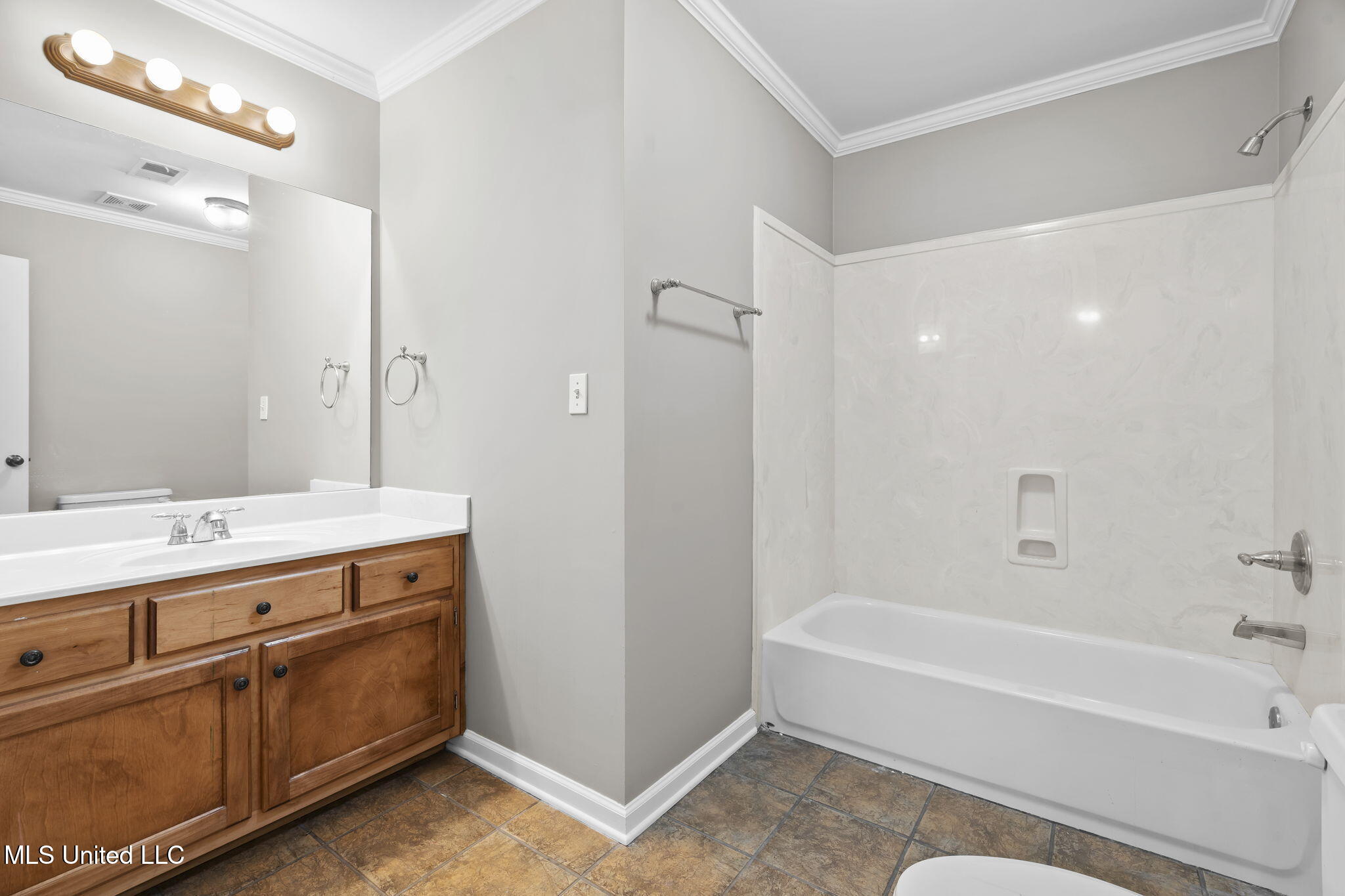 810 Cedar Trace Cove Hernando, MS 38632 - Photo 31 of 47 32-web-or-mls-810 Cedar Trace Cove-32