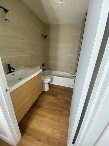 a bathroom with a bathtub and toilet