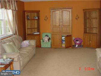 54 Plumstead Road Sewell, NJ 08080 - Photo 4 of 10 Living Room