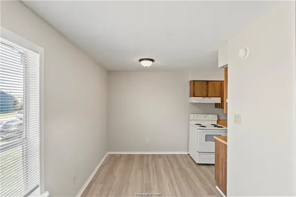 a view of kitchen with washer and dryer