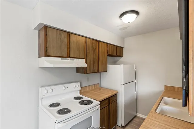 $775 | 2815 Cypress Bend Circle, Unit B, Bryan, TX 77801