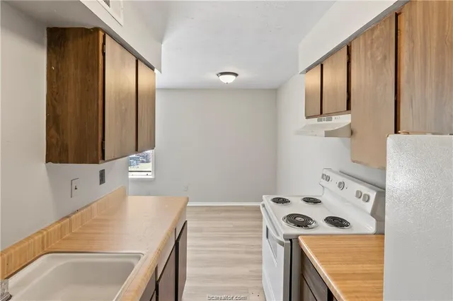 $775 | 2815 Cypress Bend Circle, Unit B, Bryan, TX 77801