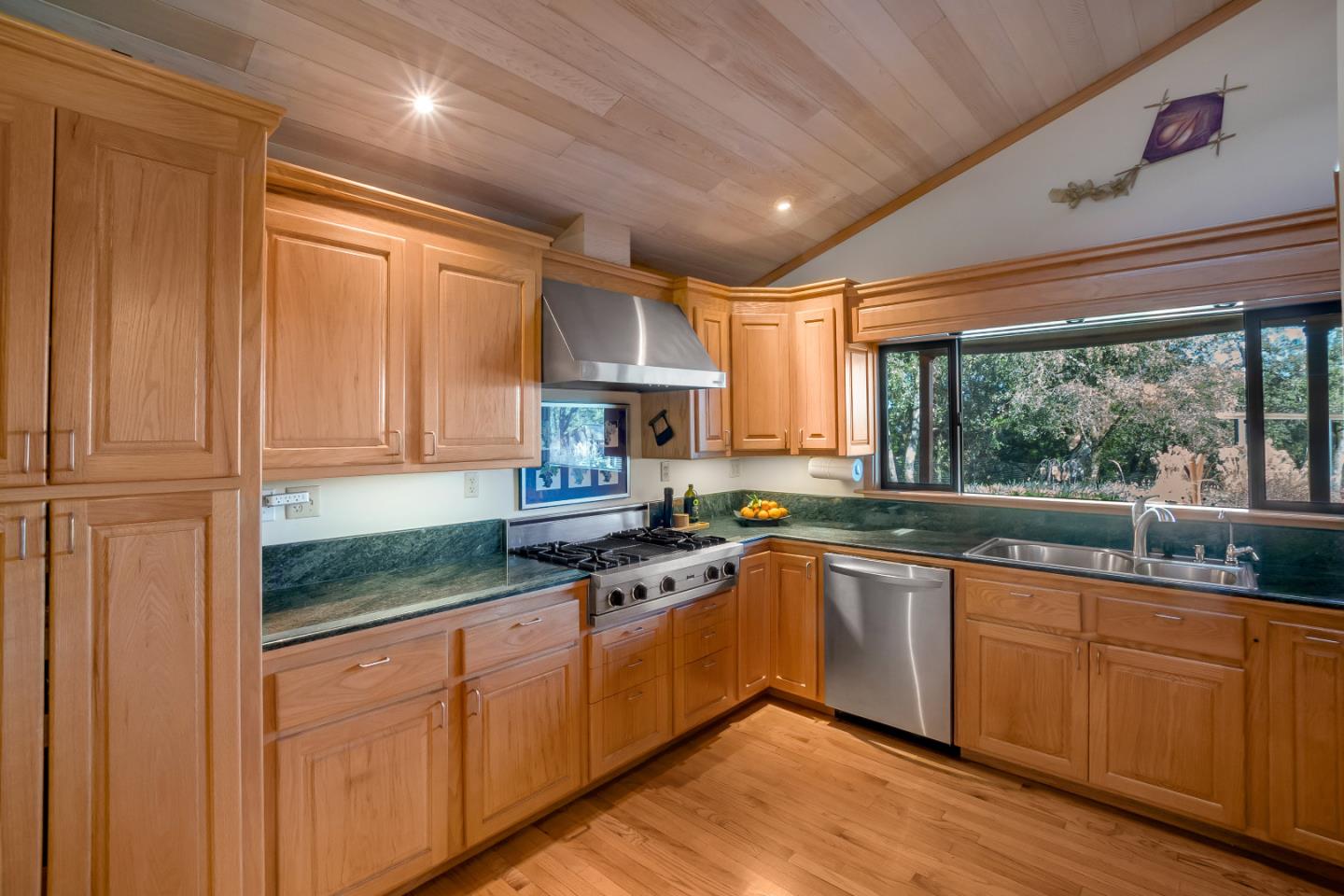 280 Oak Ridge Road Los Gatos, CA 95033 - Photo 15 of 42 Gallery Image 15