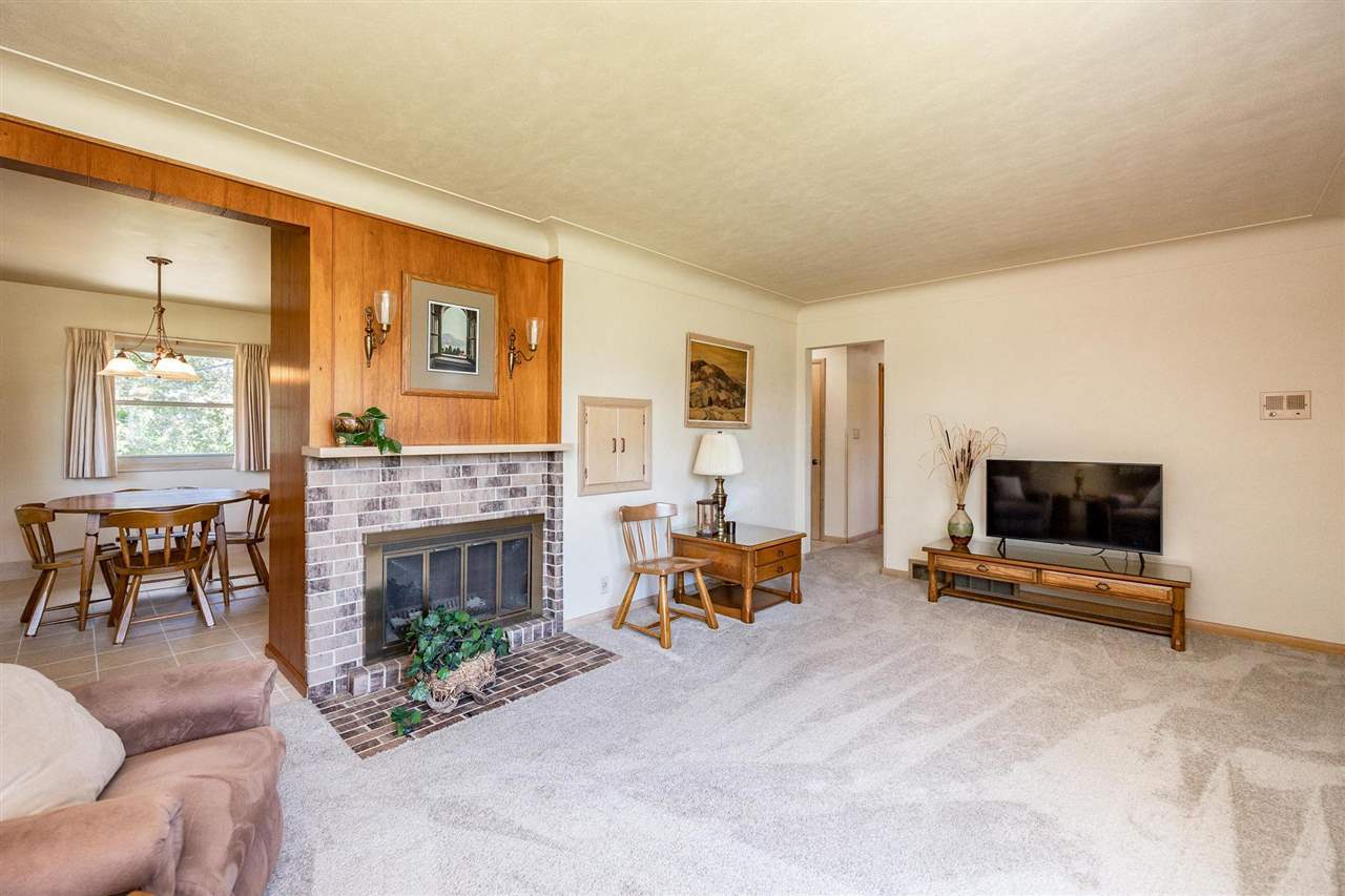 1004 Raney Street Hiawatha, IA 52233 - Photo 5 of 34 Gallery Image 5