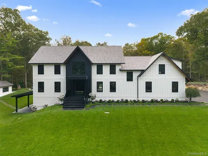 $4,850,000 | 45 Pine Hill Drive, South Salem, NY 10590