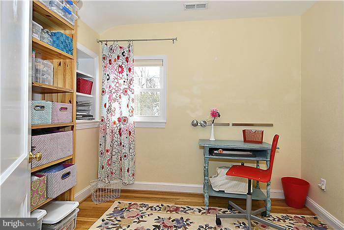 10017 Portland Road Silver Spring, MD 20901 - Photo 22 of 30 a room with furniture and a rug