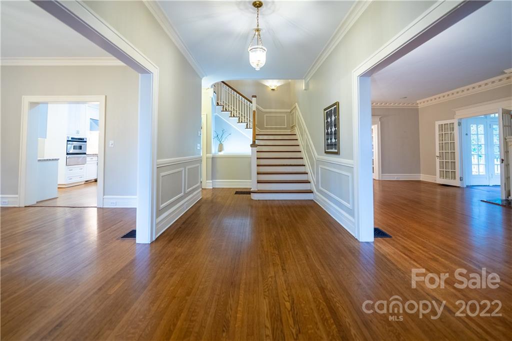 301 Hermitage Road Charlotte, NC 28207 - Photo 9 of 40 Gallery Image 9