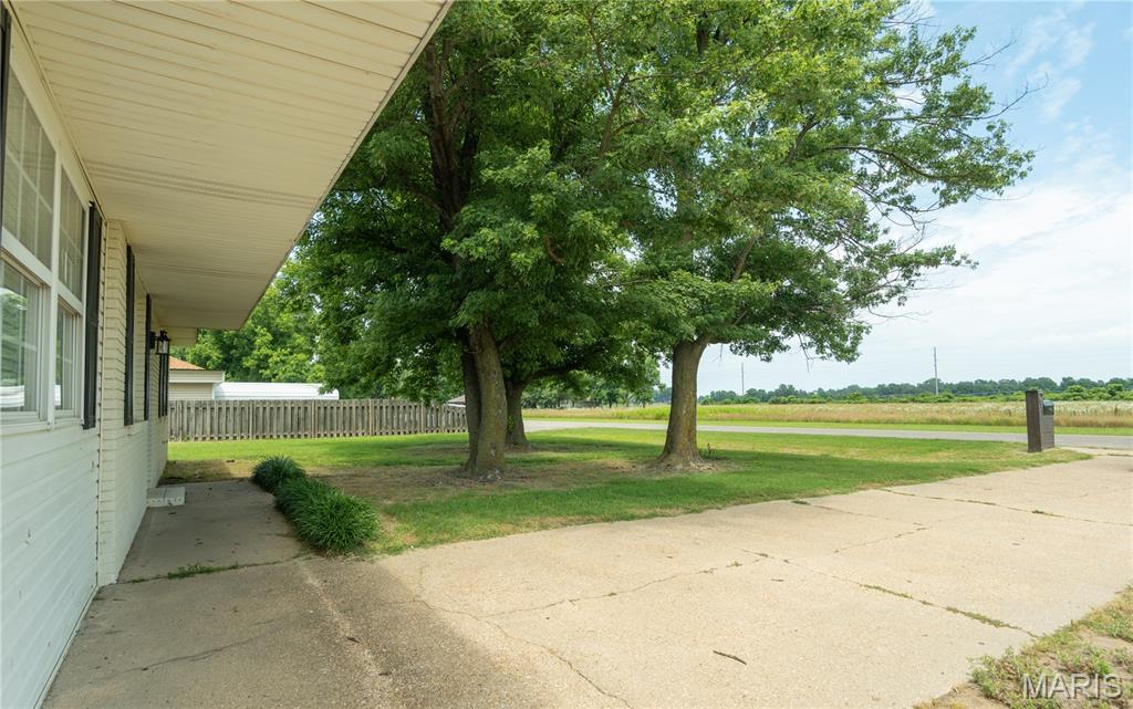 39665 Bernard Road Malden, MO 63863 - Photo 3 of 21